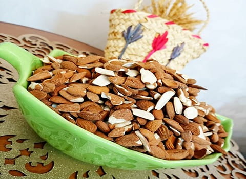 تصویر 1 از قیمت خرید مغز بادام شکسته + فروش ویژه
